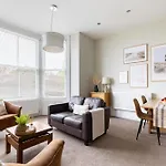 Red Lea Apartments With Pool & Spa Access