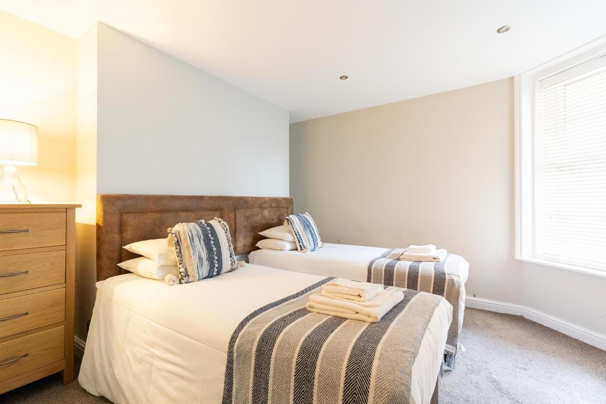 Red Lea With Pool & Access * Scarborough