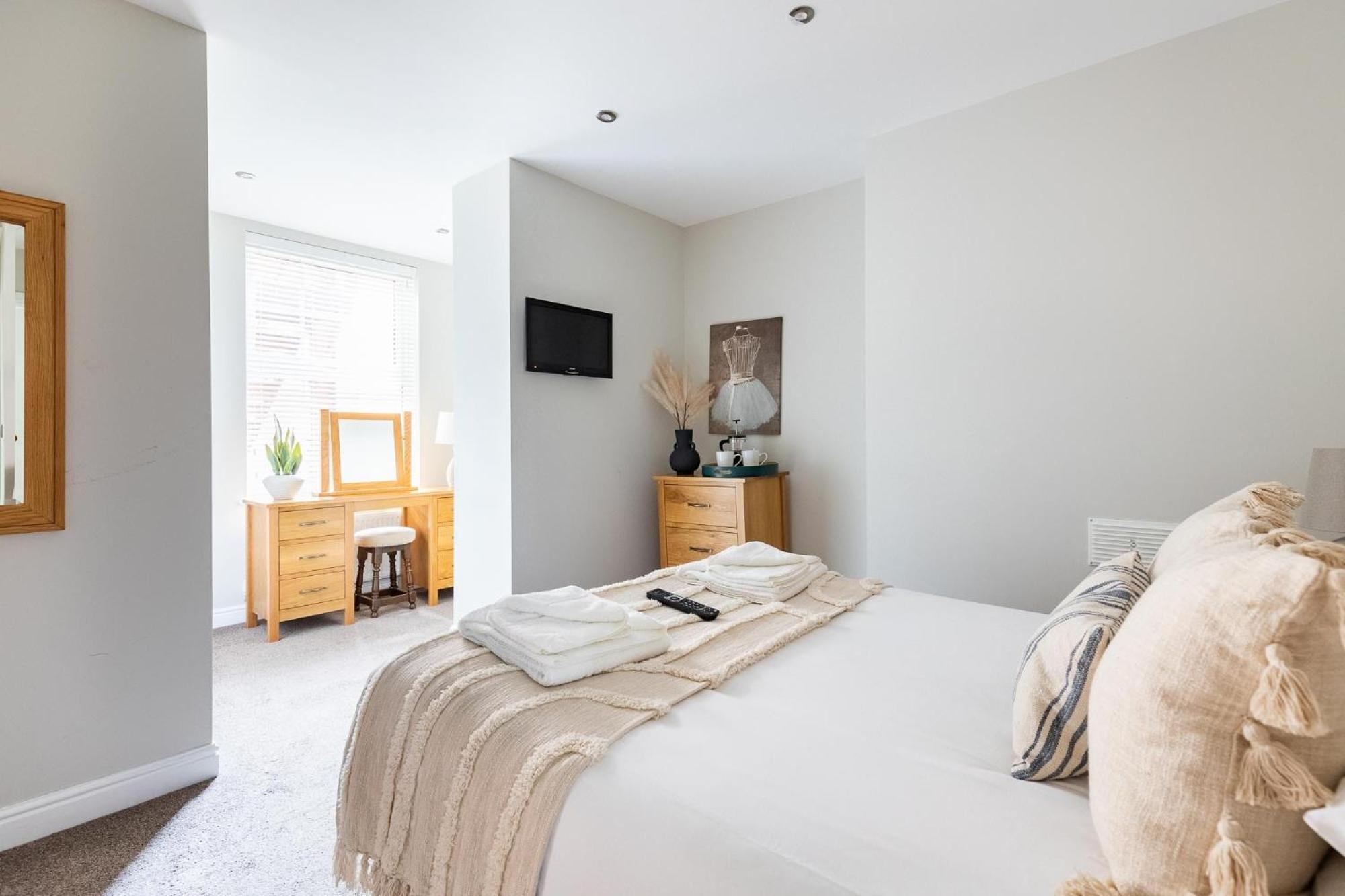 Red Lea With Pool & Access *