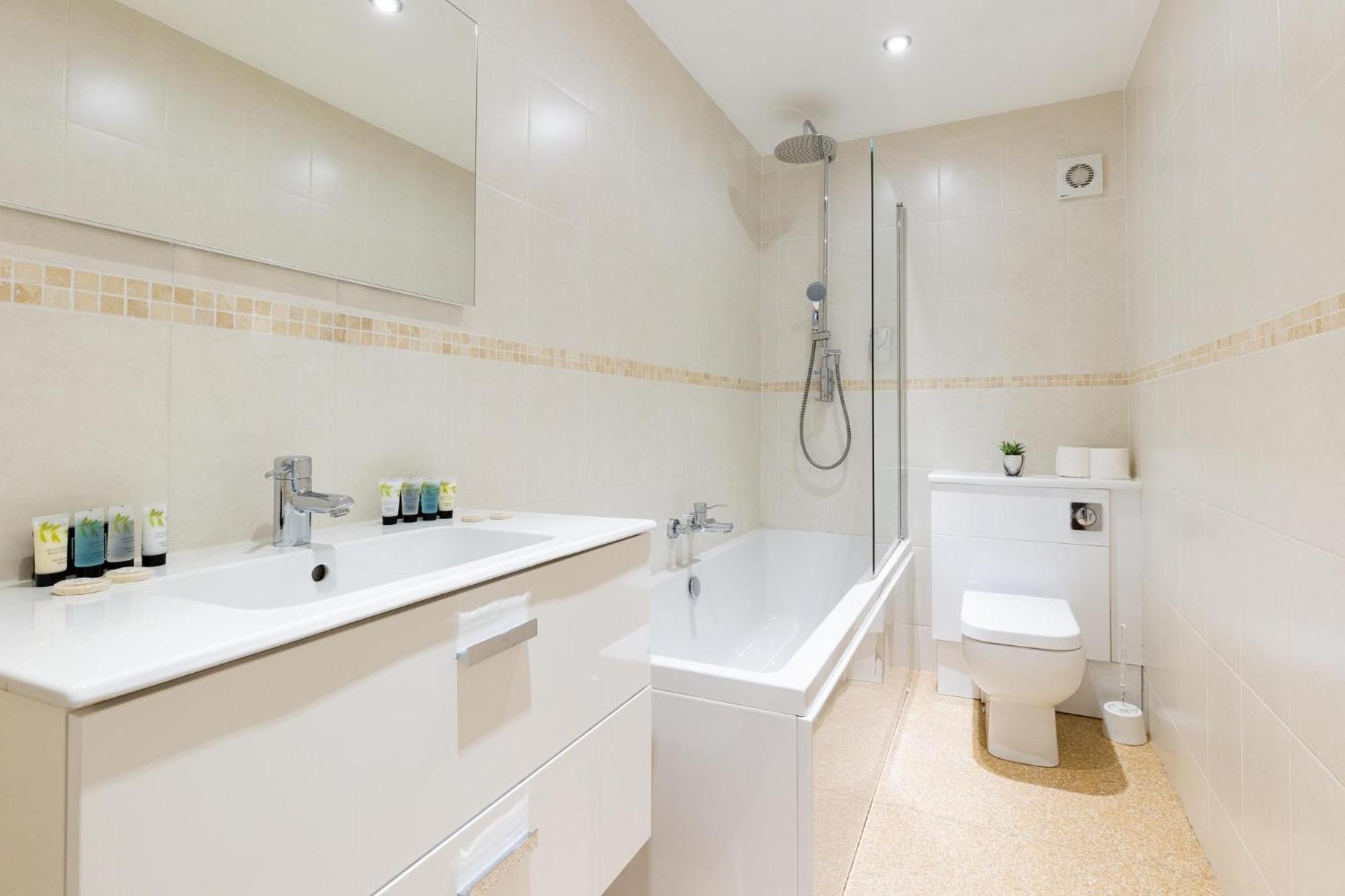 Red Lea With Pool & Access Apartment Scarborough